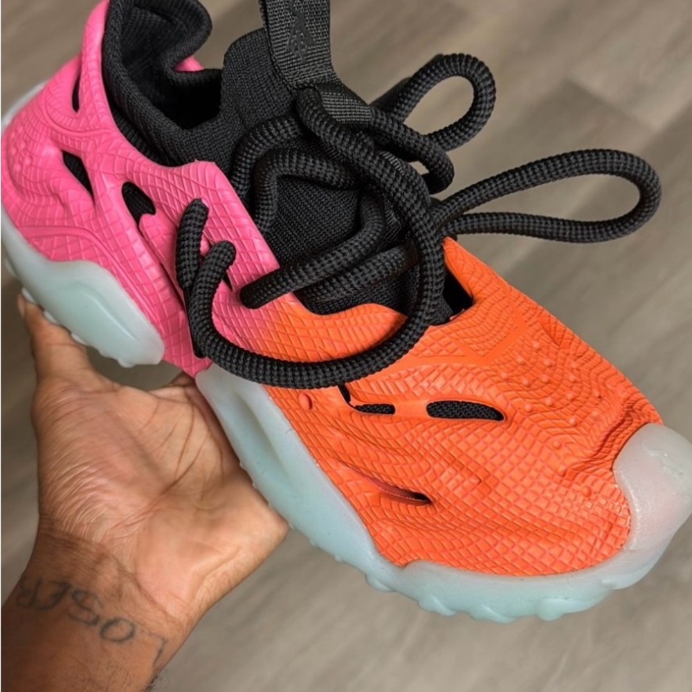 Sia collective: heatwave foam vultures Men's Black and Orange Sneakers